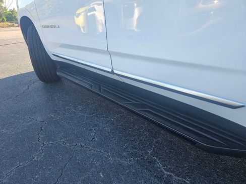 Used 2024 GMC Yukon Denali RWD image 12