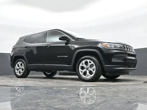 Used 2025 Jeep Compass Sport w/ Mopar Graphics Package AWD/4WD image 40