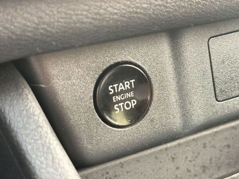 Used 2025 Nissan Rogue SV AWD/4WD image 16