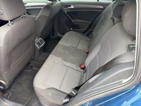 Used 2019 Volkswagen Golf S image 5