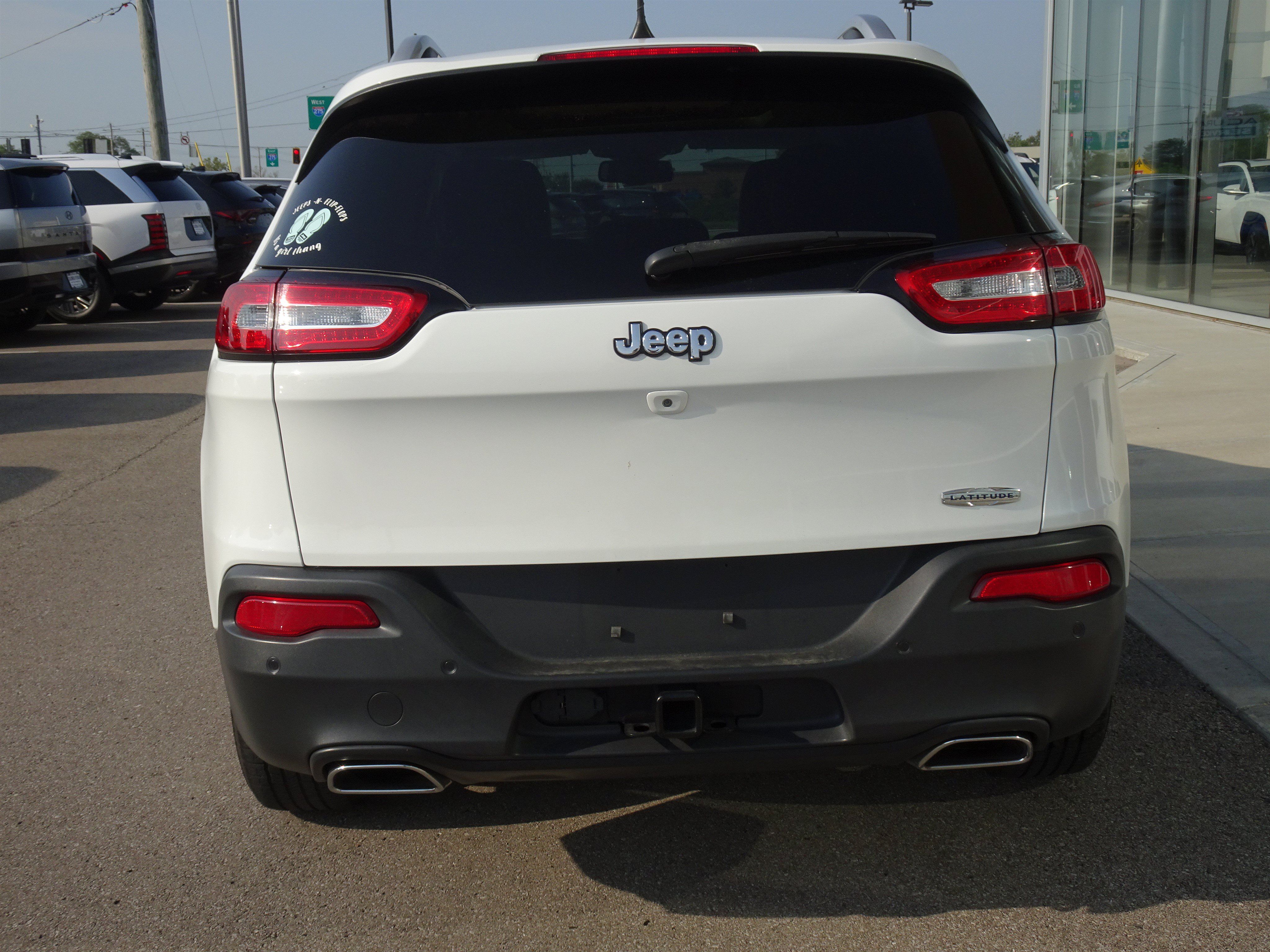 Used 2018 Jeep Cherokee Latitude Plus w/ Comfort/Convenience Group FWD image 4