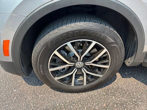 Used 2021 Volkswagen Tiguan SE AWD/4WD image 9