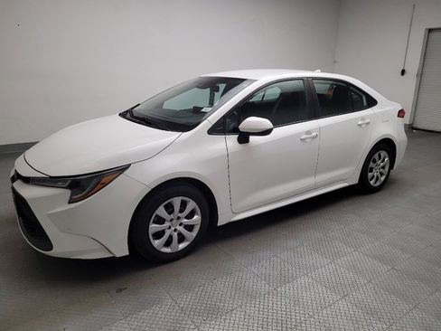 Used 2022 Toyota Corolla LE image 2