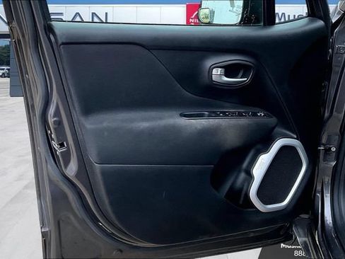 Used 2020 Jeep Renegade Latitude FWD image 18