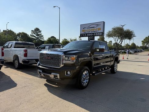 Used 2018 GMC Sierra 2500 Denali w/ Duramax Plus Package AWD/4WD image 45