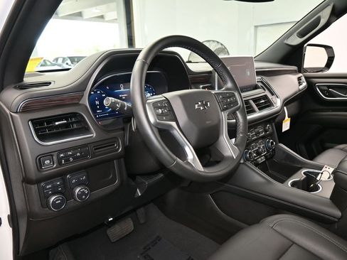 Used 2024 Chevrolet Suburban Z71 image 10