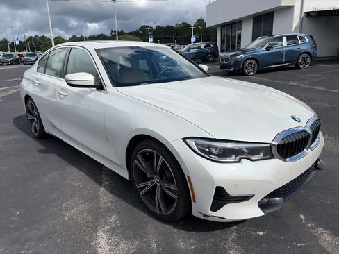 Used 2020 BMW 330i Sedan w/ Convenience Package RWD image 3