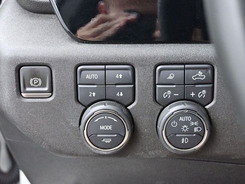 Used 2024 Chevrolet Silverado 2500 LTZ AWD/4WD image 25