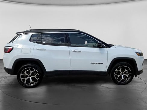 Used 2025 Jeep Compass Limited AWD/4WD image 4