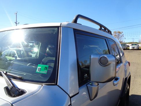 Used 2007 Toyota FJ Cruiser 2WD image 10