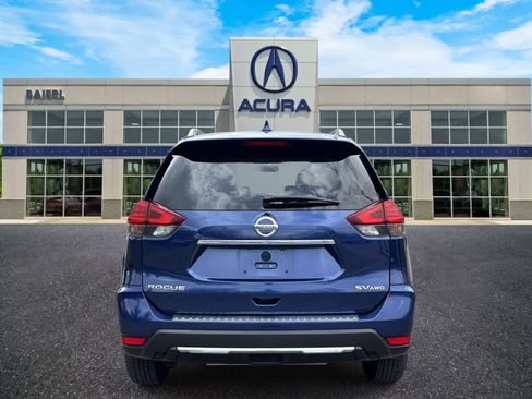 Used 2017 Nissan Rogue SV image 4