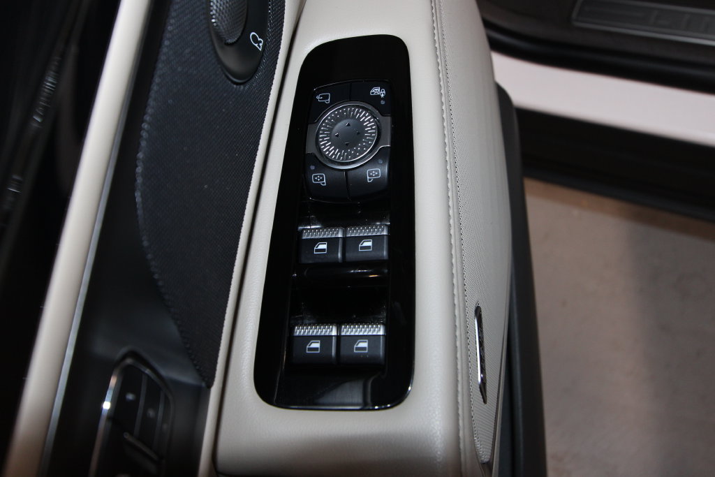 Used 2025 Lincoln Nautilus Reserve AWD/4WD image 6