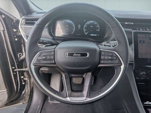 Used 2024 Jeep Grand Cherokee L Limited AWD/4WD image 18