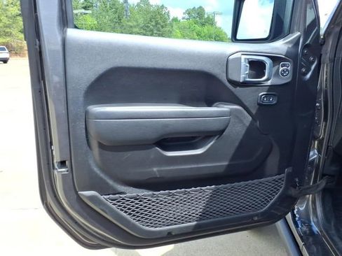 Used 2025 Jeep Gladiator Overland AWD/4WD image 21