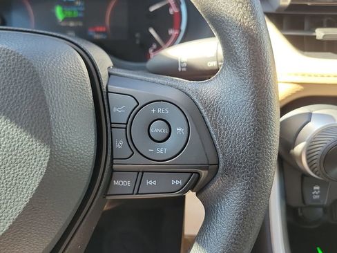 Certified 2025 Toyota RAV4 LE FWD image 21