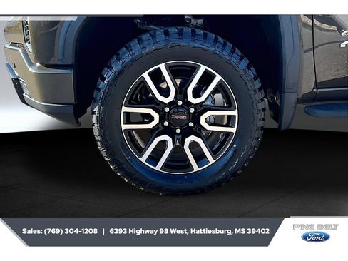 Used 2023 GMC Sierra 1500 AT4 w/ AT4 Premium Package AWD/4WD image 7