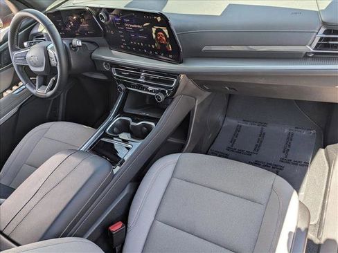 Used 2024 Chevrolet Traverse LT w/ Midnight/Sport Edition FWD image 23