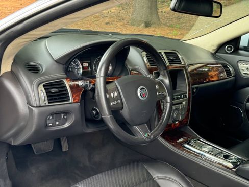 Used 2011 Jaguar XKR R image 4