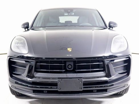 Certified 2025 Porsche Macan image 24