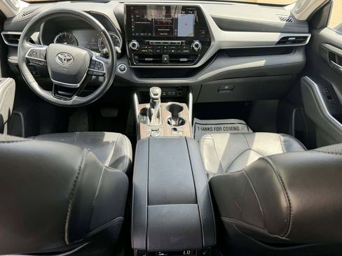 Used 2022 Toyota Highlander Platinum AWD/4WD image 10