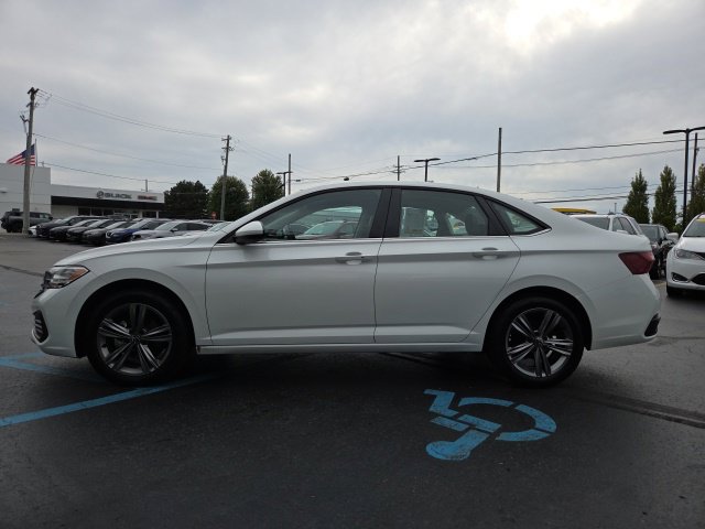 Used 2022 Volkswagen Jetta SE FWD image 4