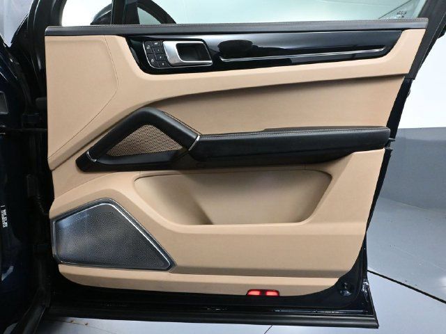 Used 2022 Porsche Cayenne E-Hybrid Coupe AWD/4WD image 41