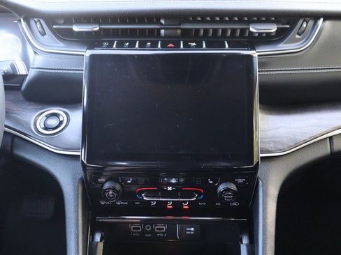 Used 2023 Jeep Grand Cherokee Limited w/ Black Appearance Package AWD/4WD image 34