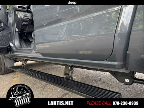 Used 2025 Toyota Tacoma Limited image 30