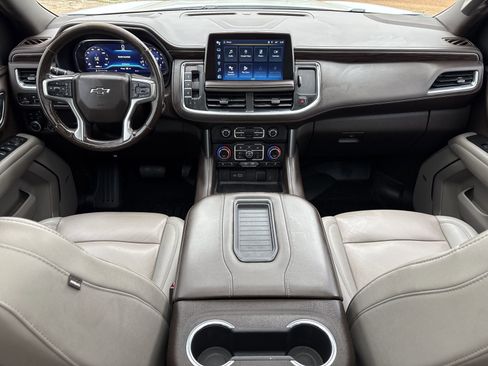 Used 2022 Chevrolet Suburban Z71 w/ Luxury Package image 18