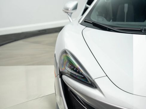 Used 2017 McLaren 570S image 13