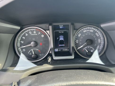 Used 2023 Toyota Tacoma TRD Sport image 21