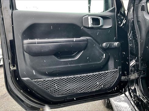 Used 2018 Jeep Wrangler Unlimited Sport image 20