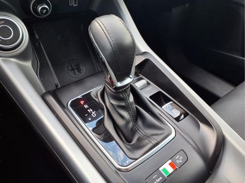 Used 2024 Alfa Romeo Tonale Ti w/ Premium Interior Package AWD/4WD image 18
