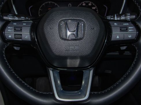 Used 2025 Honda Pilot Touring image 12