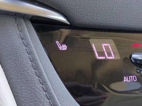 Used 2017 Cadillac XT5 Luxury w/ Driver Awareness Package image 22