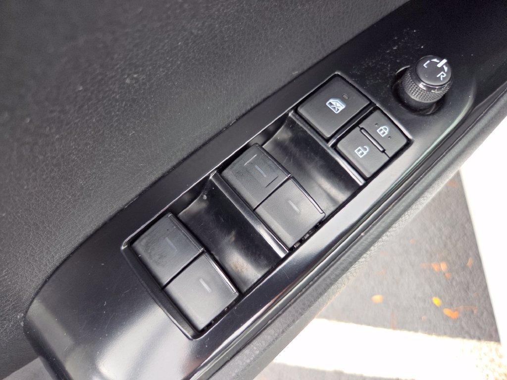 Used 2025 Toyota Camry XLE AWD/4WD image 34