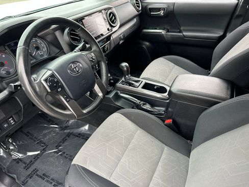 Used 2020 Toyota Tacoma TRD Off-Road image 9