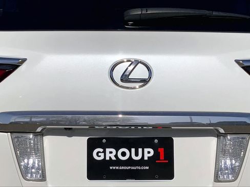 Used 2017 Lexus LX 570 4WD w/ Luxury Package image 31