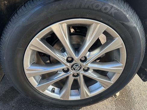 Used 2018 Toyota RAV4 Limited w/ Advanced Technology Package image 32