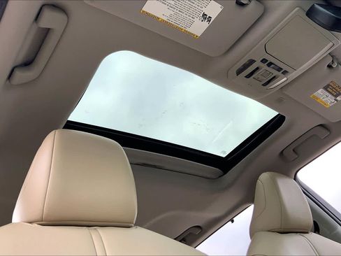 Used 2021 Toyota Highlander XLE FWD image 14