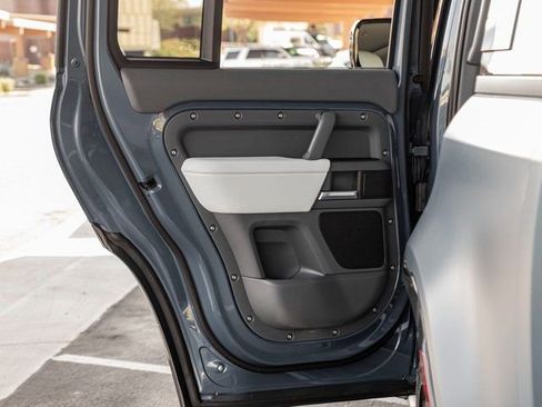 New 2026 Land Rover Defender 110 X-Dynamic SE image 21