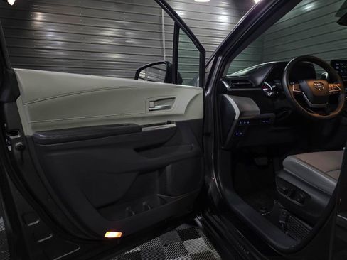 Used 2024 Toyota Sienna XLE w/ XLE Plus Package AWD/4WD image 35