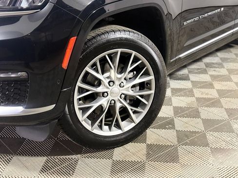 Used 2022 Jeep Grand Cherokee L Summit w/ Luxury Tech Group V AWD/4WD image 2