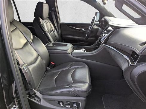 Used 2015 Cadillac Escalade Platinum image 17