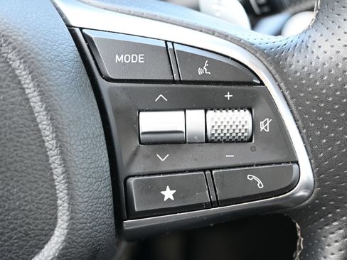 Used 2025 Genesis G70 2.5T RWD image 16
