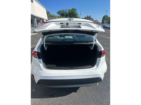 Used 2024 Toyota Corolla LE FWD image 2