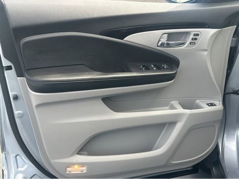 Used 2019 Honda Pilot Touring image 35