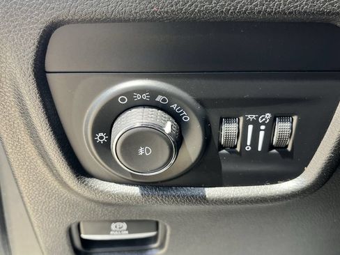 Used 2023 Jeep Grand Cherokee L Limited RWD image 12