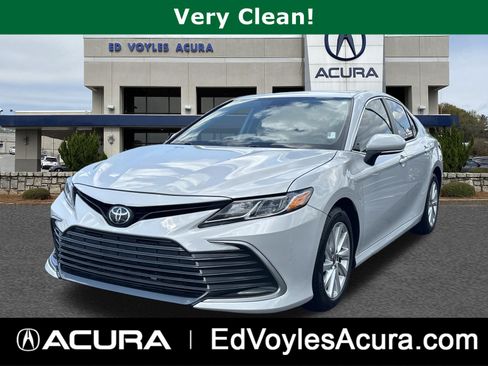 Used 2024 Toyota Camry LE w/ Convenience Package FWD image 1