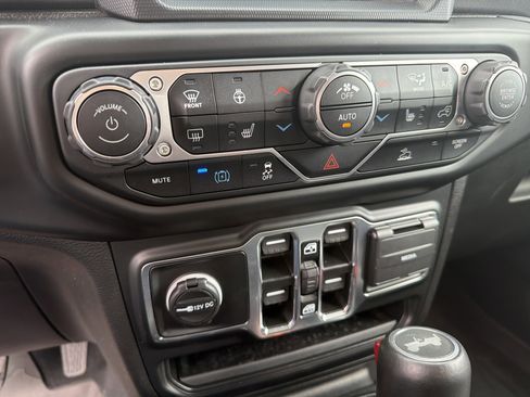 Used 2023 Jeep Wrangler Sahara w/ Cold Weather Group image 19